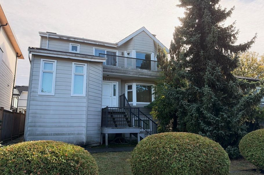 1318 E 34th Avenue Vancouver, BC - 3