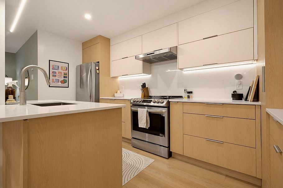 204 1345 Comox Street Vancouver, BC - 9