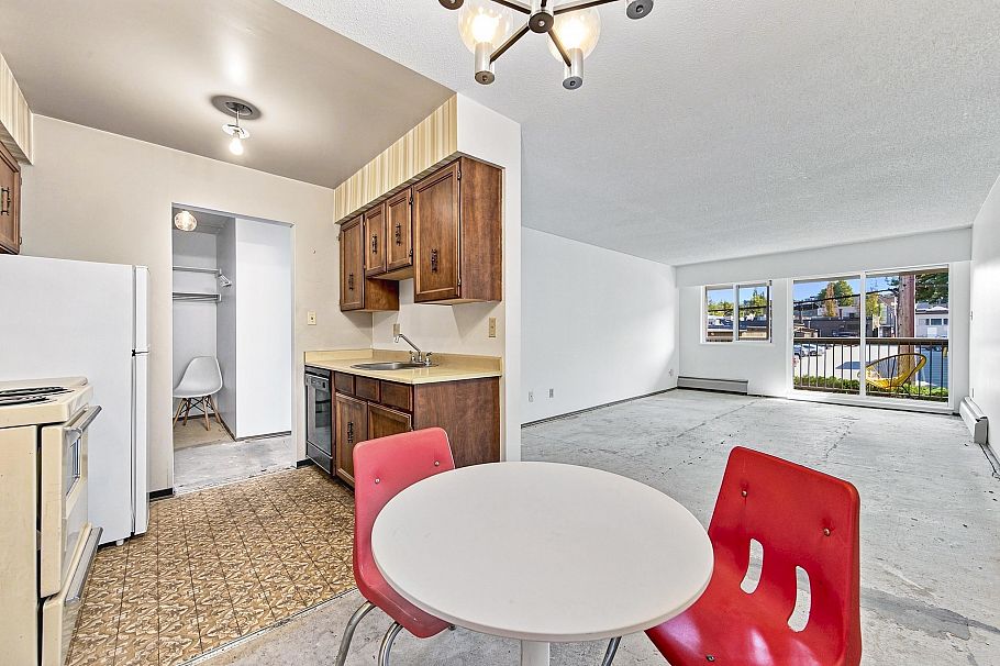 205 1825 W 8th Avenue Vancouver, BC - 5