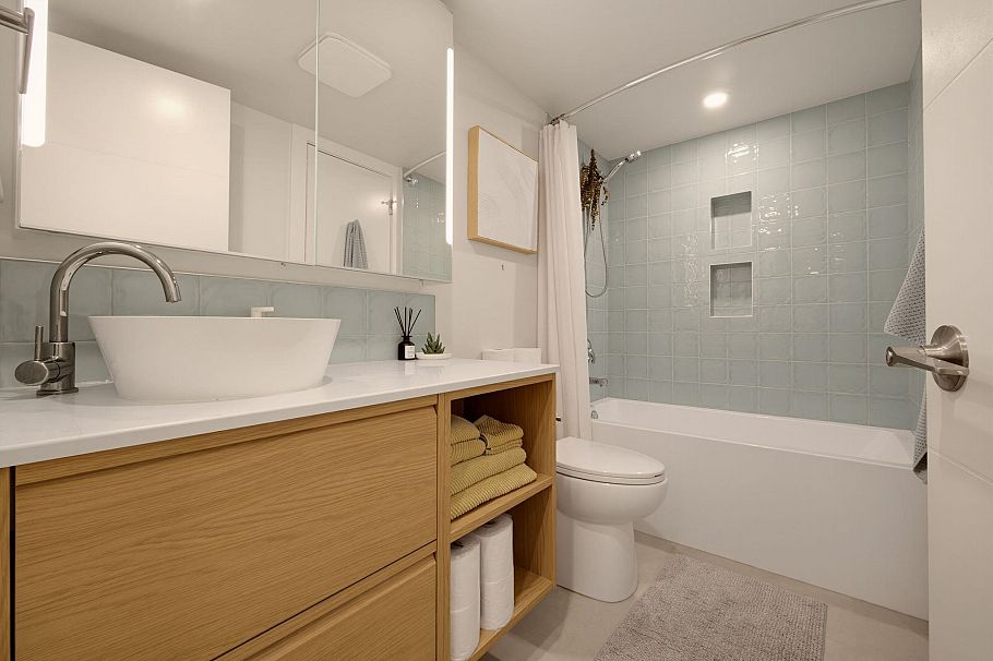 204 1345 Comox Street Vancouver, BC - 21