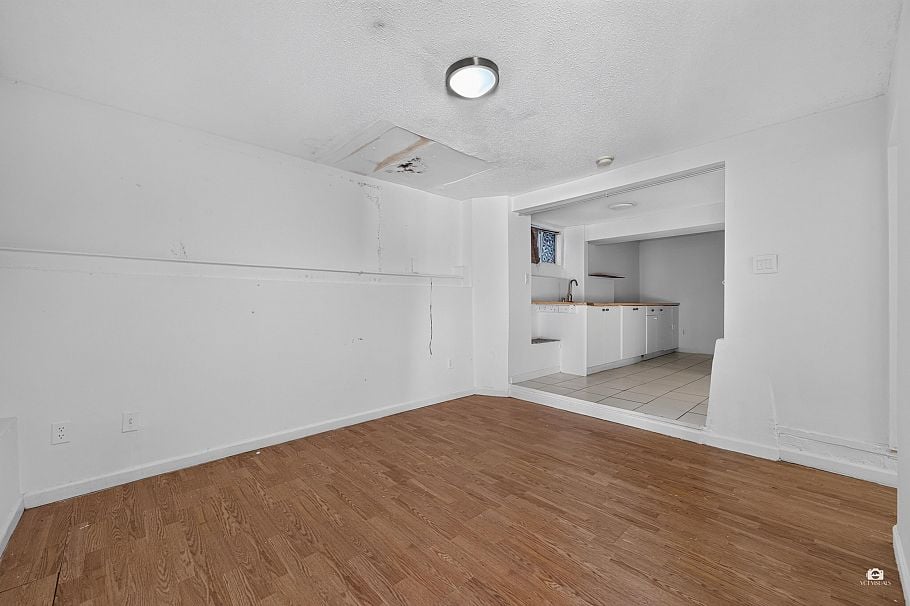 3184 E 8th Avenue Vancouver, BC - 12