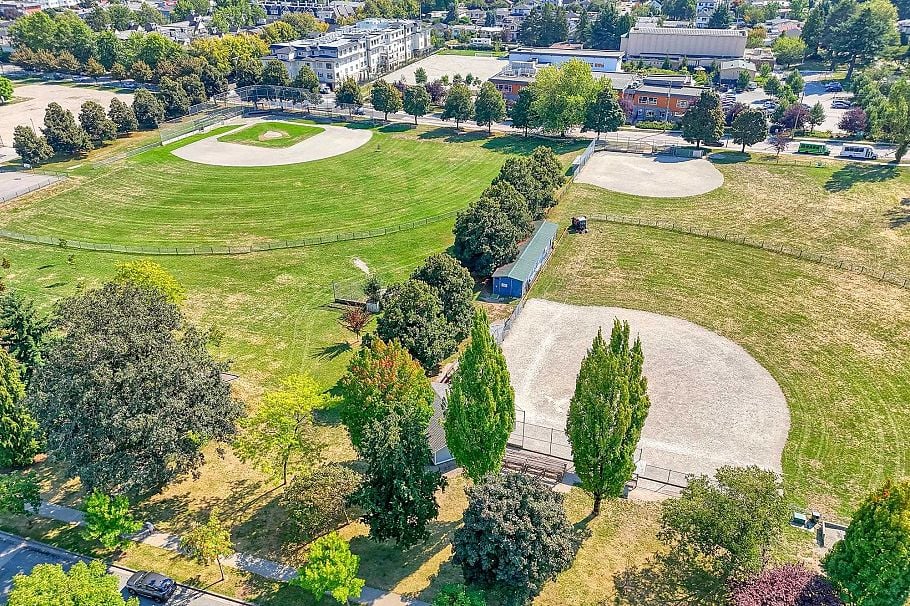 2336 45 Avenue Vancouver, BC - 37