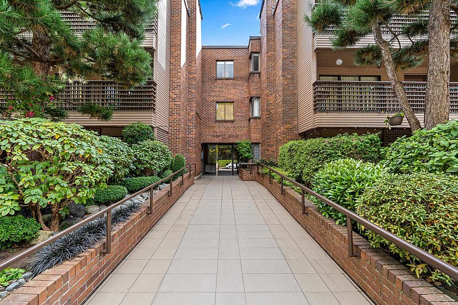 207 1750 W 10th Avenue Vancouver, BC - 20