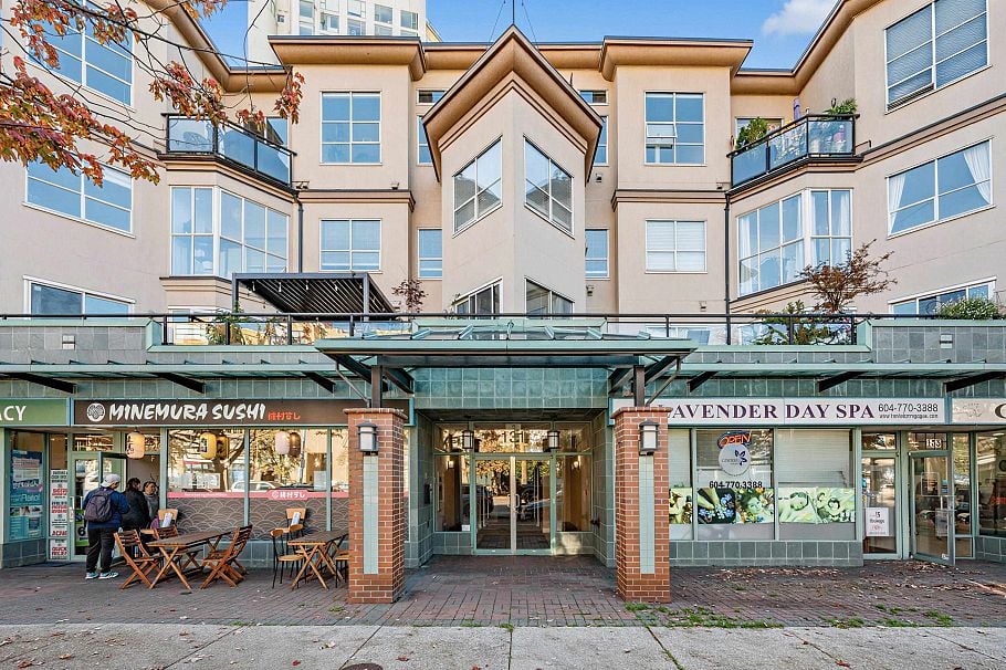 204 131 W 3rd Street North Vancouver, BC - 1