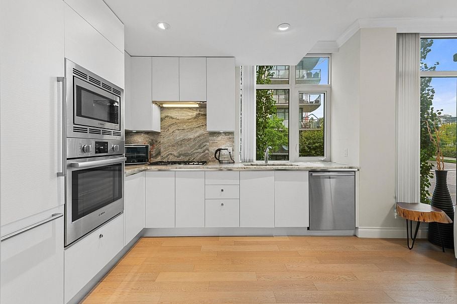 211 185 Victory Ship Way North Vancouver, BC - 2