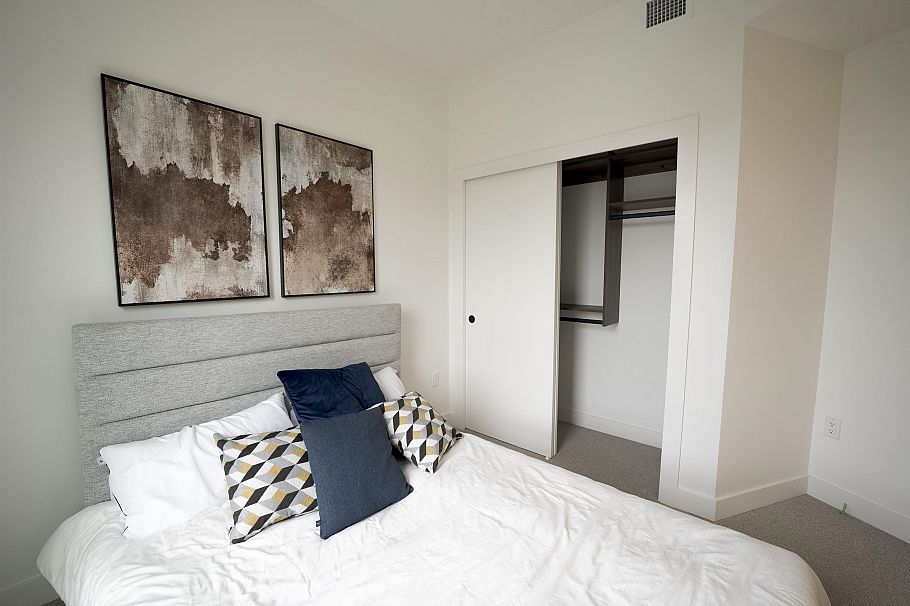 360 422 E 3rd Street North Vancouver, BC - 17