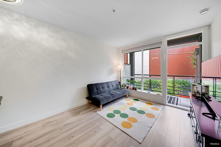 207 128 E 8th Street North Vancouver, BC - 8