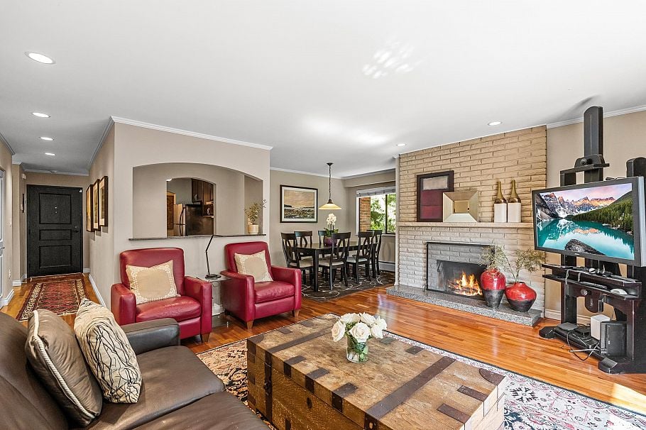 207 1750 W 10th Avenue Vancouver, BC - 2