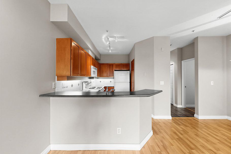 204 131 W 3rd Street North Vancouver, BC - 15