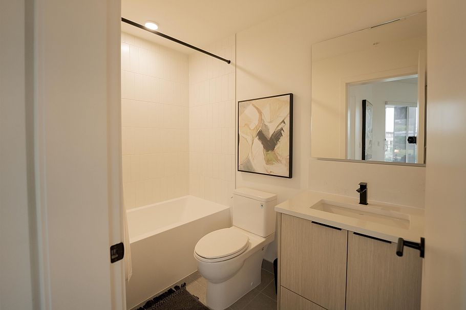 360 422 E 3rd Street North Vancouver, BC - 14