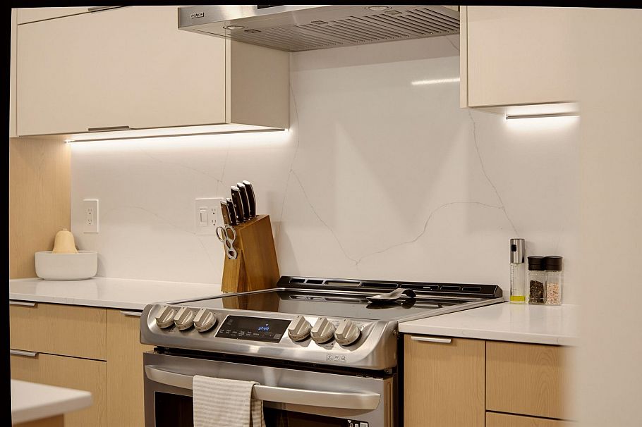 204 1345 Comox Street Vancouver, BC - 23