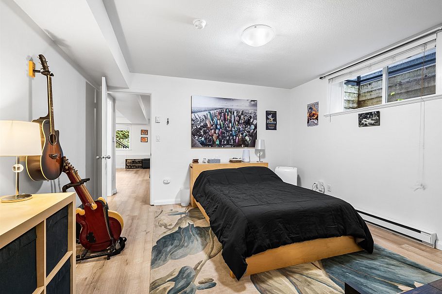 4047 Woodbury Avenue North Vancouver, BC - 30
