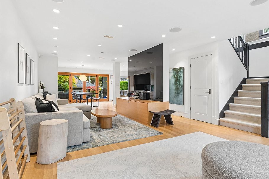 917 W 20th Avenue Vancouver, BC - 5