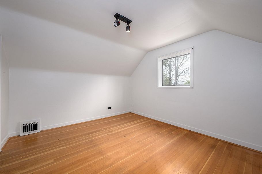 2305 Turner Street Vancouver, BC - 23