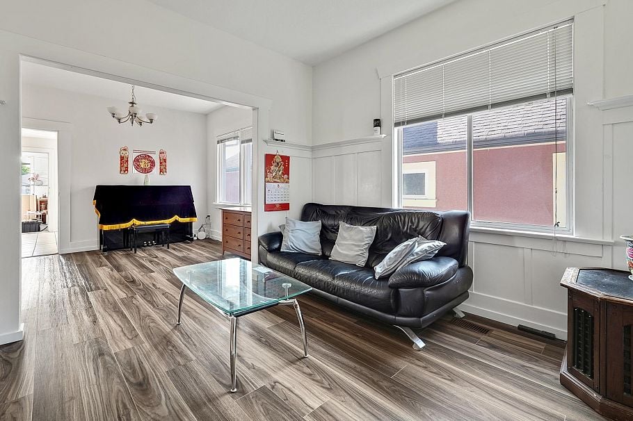 2336 45 Avenue Vancouver, BC - 9