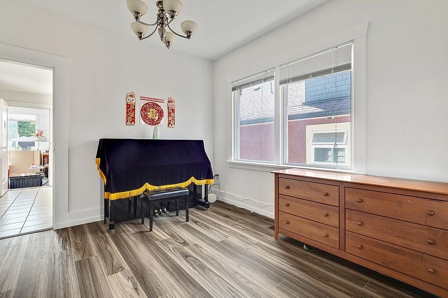 2336 45 Avenue Vancouver, BC - 12