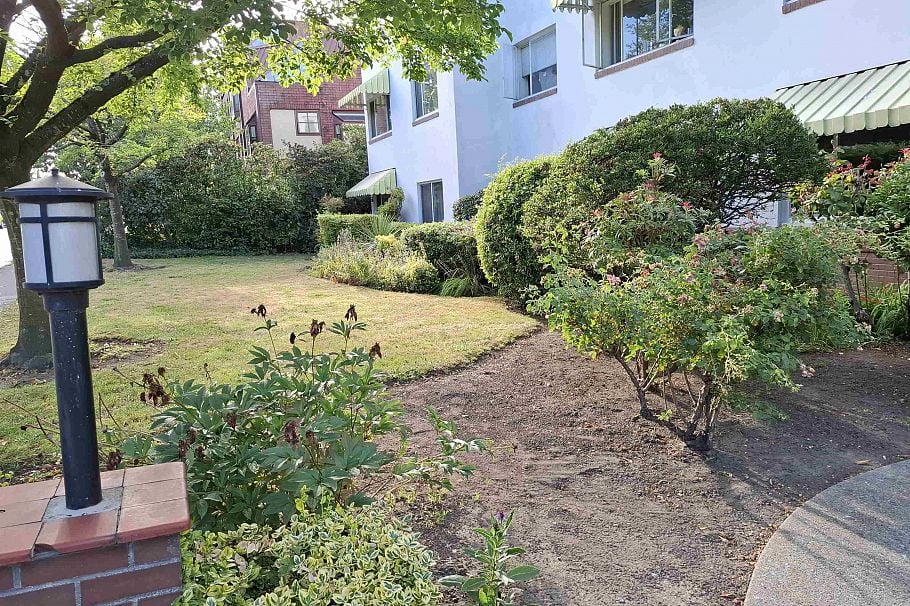 101 2469 Cornwall Avenue Vancouver, BC - 3