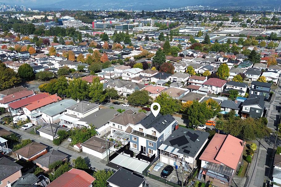 4 3268 E 18 Avenue Vancouver, BC - 34