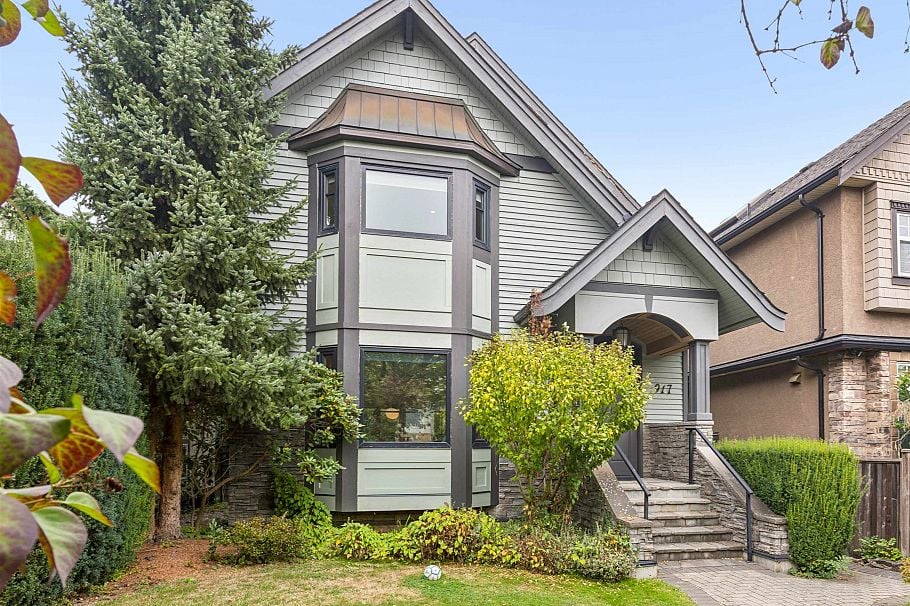 917 W 20th Avenue Vancouver, BC - 1