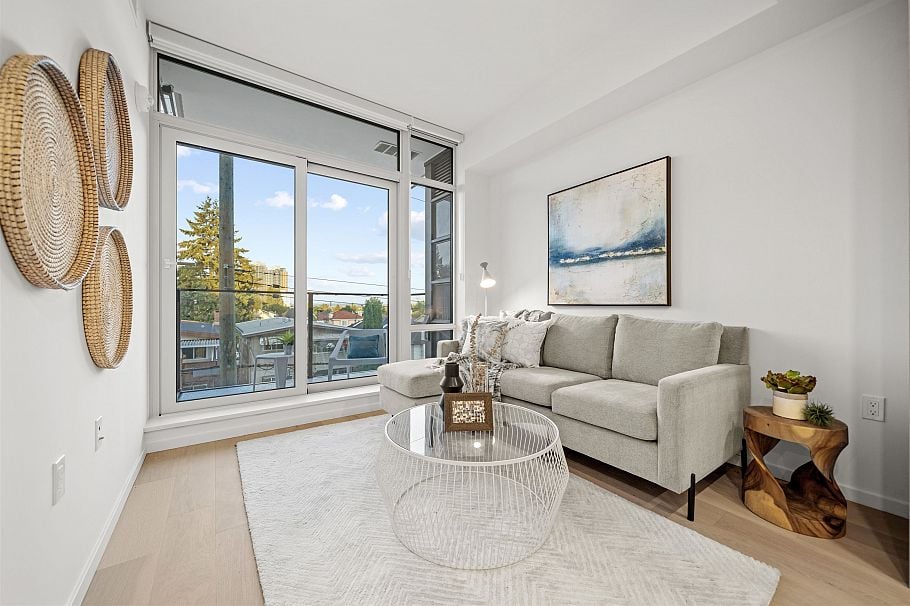206 8486 Oak Street Vancouver, BC - 1