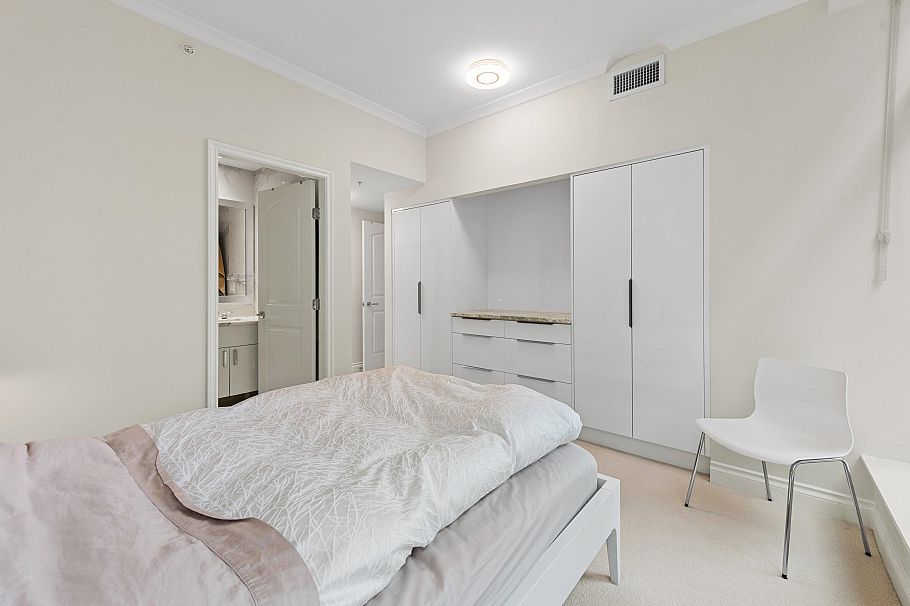 211 185 Victory Ship Way North Vancouver, BC - 20
