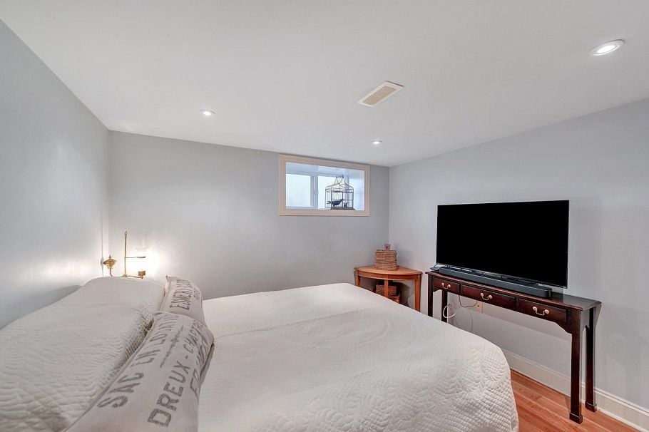 2303 W 3rd Avenue Vancouver, BC - 25