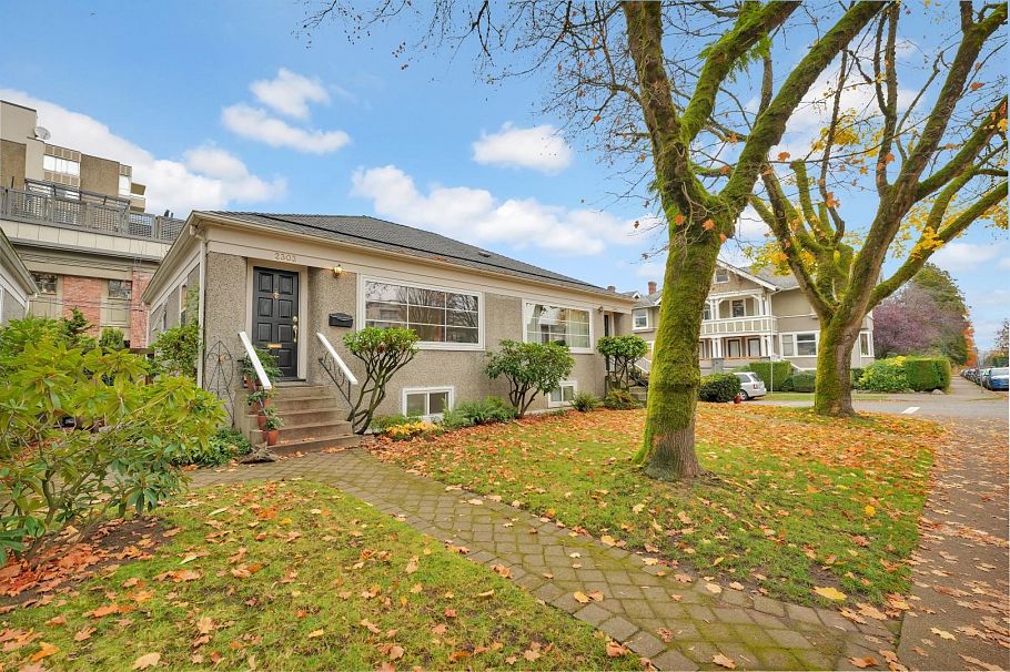 2303 W 3rd Avenue Vancouver, BC - 5