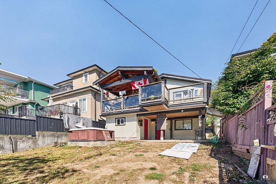 3184 E 8th Avenue Vancouver, BC - 3