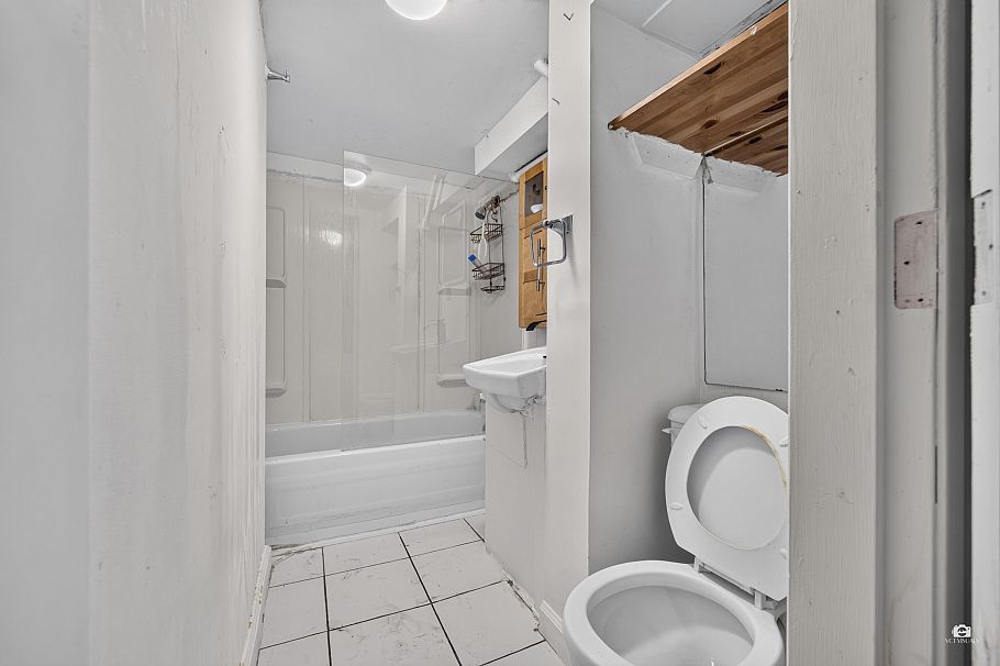 3184 E 8th Avenue Vancouver, BC - 11