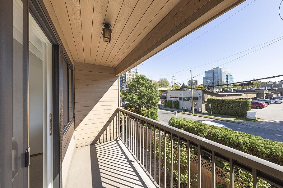 205 1825 W 8th Avenue Vancouver, BC - 24