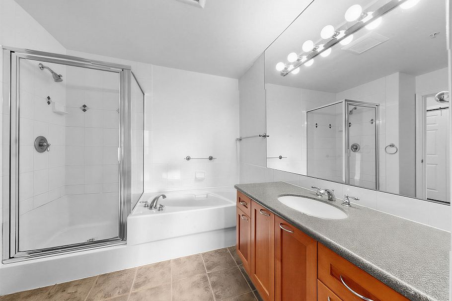204 131 W 3rd Street North Vancouver, BC - 10