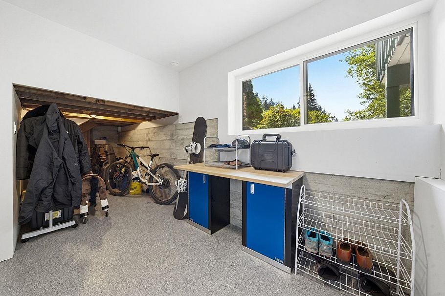 2086 Rivergrove Place North Vancouver, BC - 35