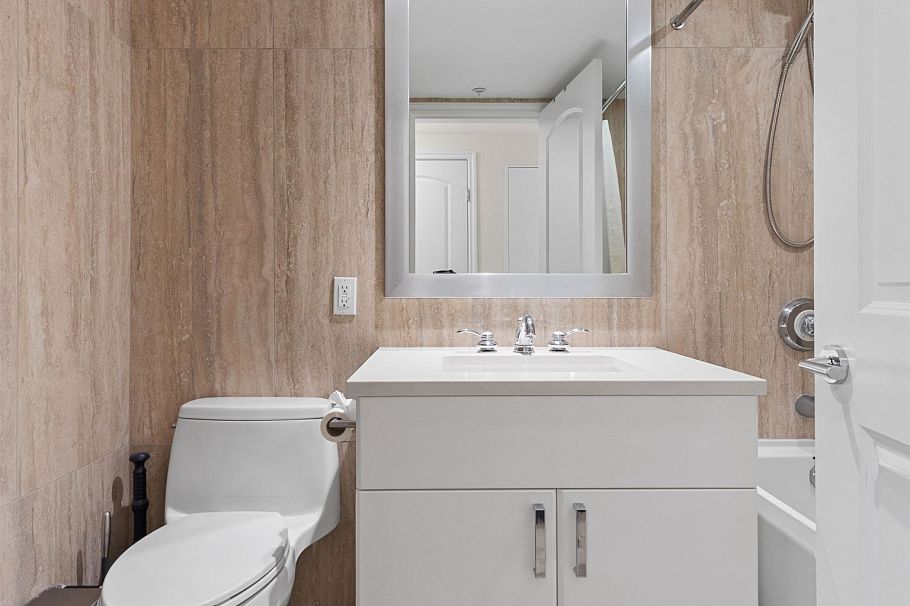 211 185 Victory Ship Way North Vancouver, BC - 17