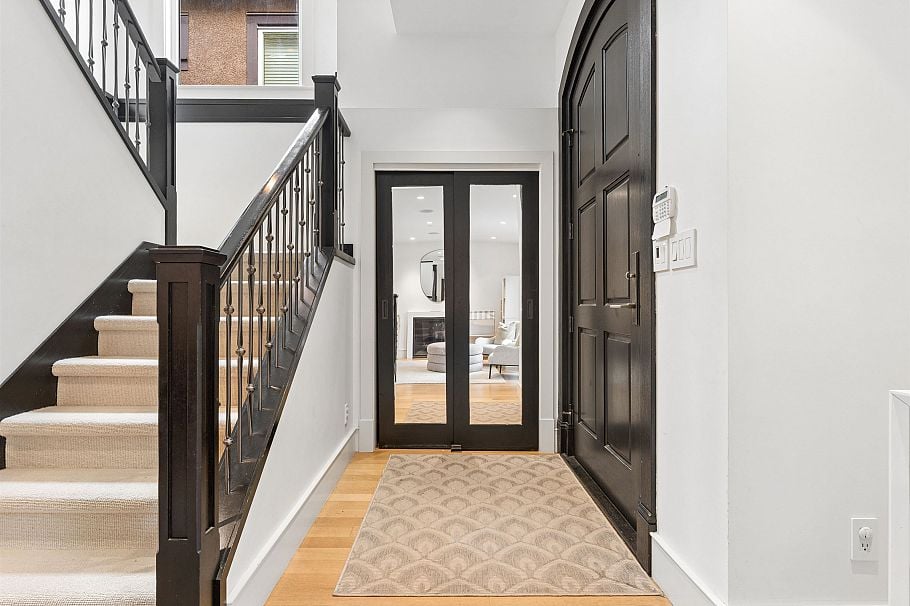 917 W 20th Avenue Vancouver, BC - 2