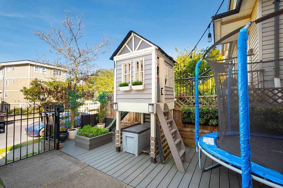 2048 Triumph Street Vancouver, BC - 18