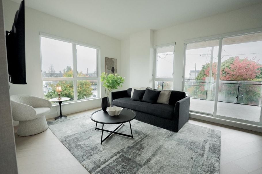360 422 E 3rd Street North Vancouver, BC - 2
