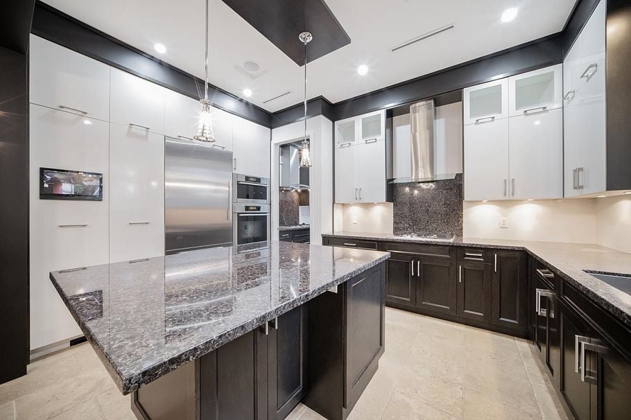 1420 W 53rd Avenue Vancouver, BC - 8