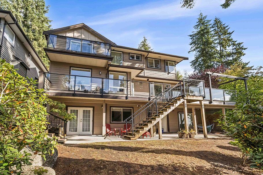 4047 Woodbury Avenue North Vancouver, BC - 32