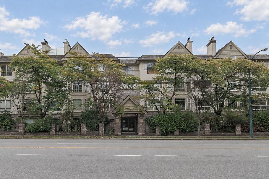 208 5650 Oak Street Vancouver, BC - 1