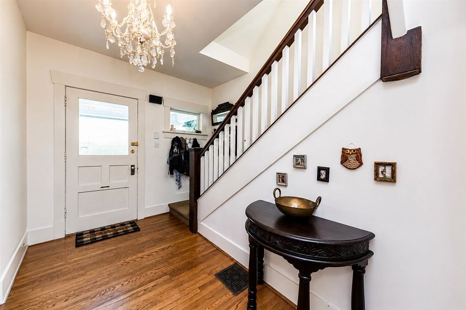 364 E 14th Street North Vancouver, BC - 4