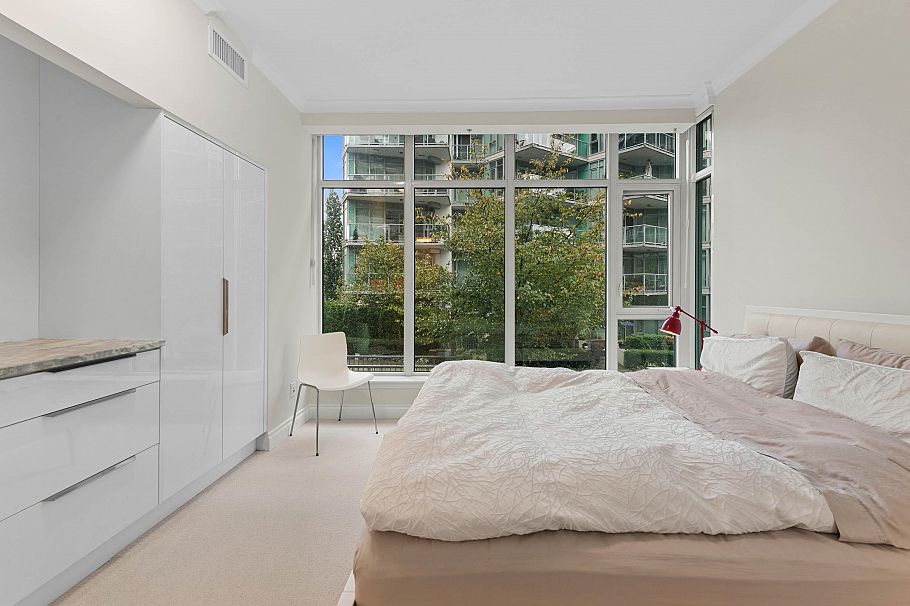 211 185 Victory Ship Way North Vancouver, BC - 18
