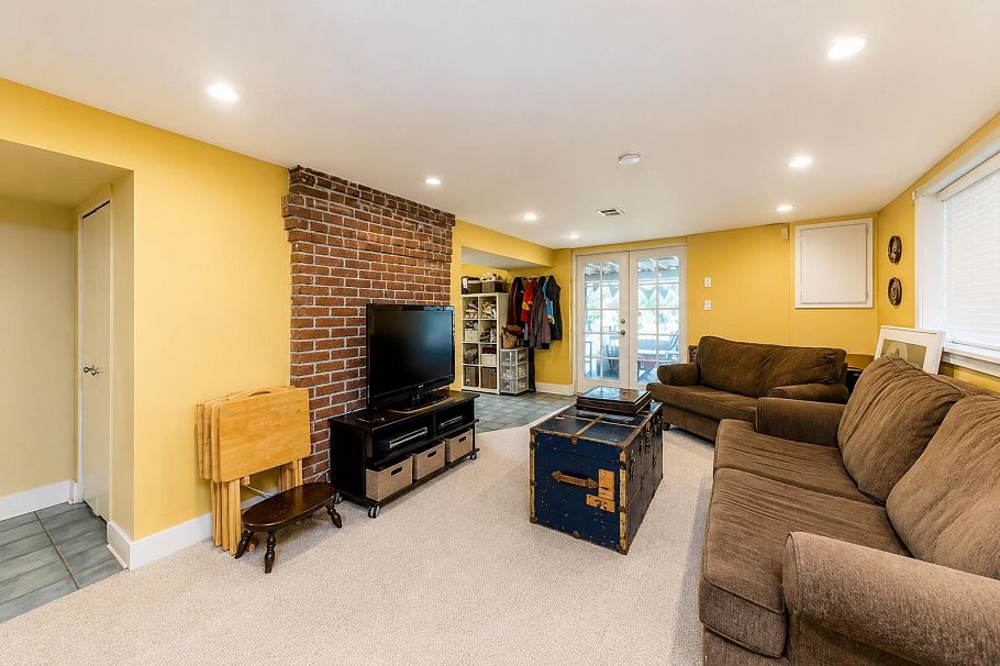 364 E 14th Street North Vancouver, BC - 20