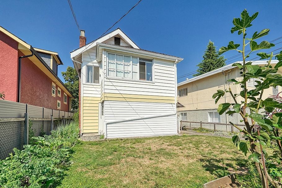 2336 45 Avenue Vancouver, BC - 33