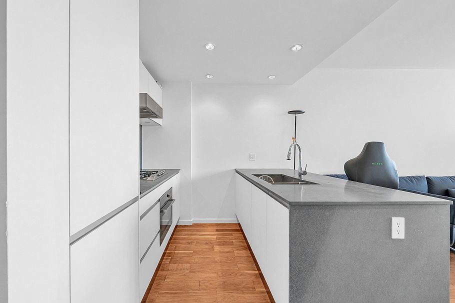 908 8488 Cornish Street Vancouver, BC - 3