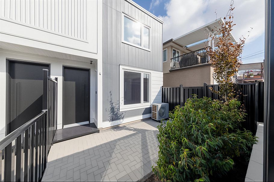 4 3268 E 18 Avenue Vancouver, BC - 31