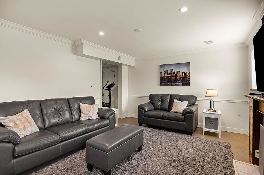 2515 E 45th Avenue Vancouver, BC - 20