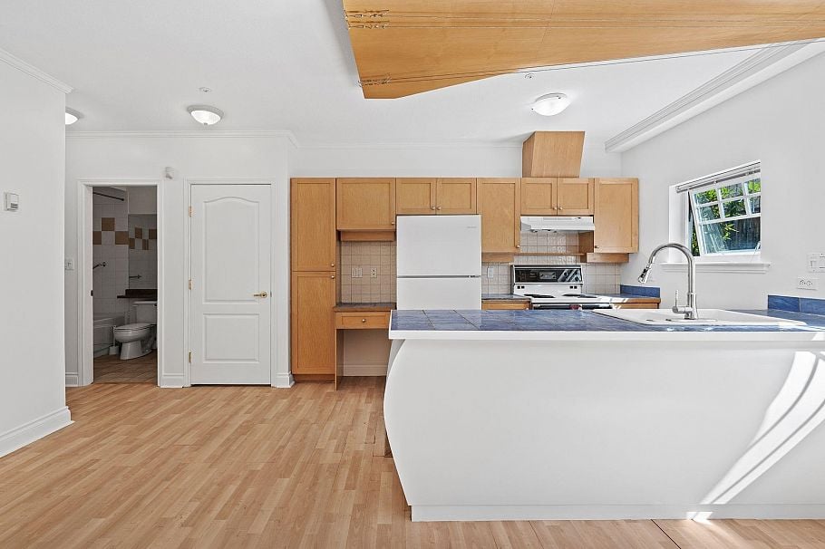 3027 W 7th Avenue Vancouver, BC - 3