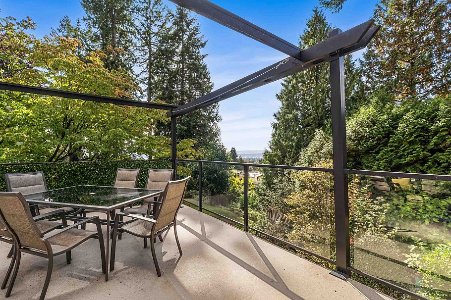 4047 Woodbury Avenue North Vancouver, BC - 34