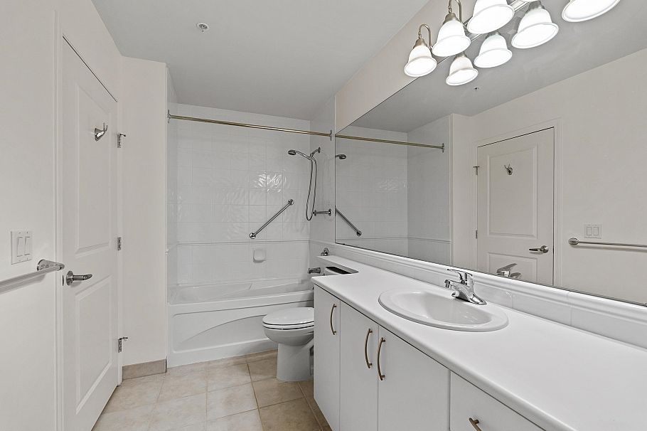 208 3151 Connaught Crescent North Vancouver, BC - 20