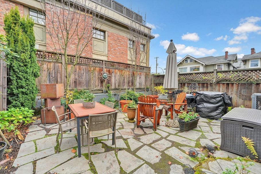 2303 W 3rd Avenue Vancouver, BC - 1
